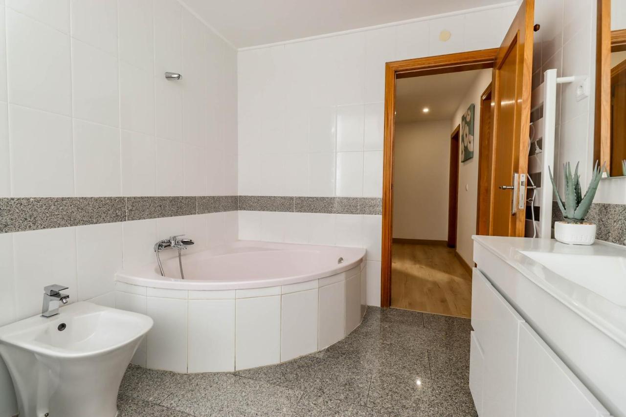 Flor Do Mar - Spacious Apartment With Balcony Vila Praia de Âncora Dış mekan fotoğraf